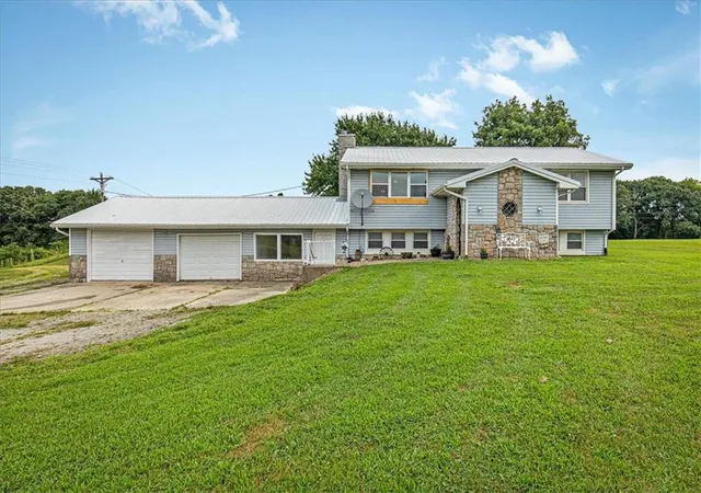 1st image of 6527 Se Smith Rd, Cameron, MO 64429 | MLS# 2631256