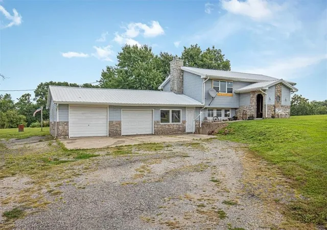 3rd image of 6527 Se Smith Rd, Cameron, MO 64429 | MLS# 2631256