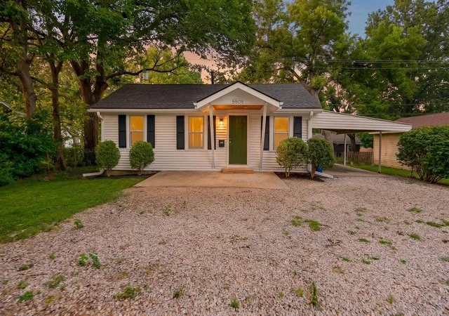 3rd image of 5509 Maple St, Mission, KS 66208 | MLS# 2631281