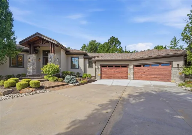 Photo 3 of Sale Pending at 100 Dunhill Ct, Belton, MO 64012 | MLS# 2631282 | Listing updated on 2026-09-04