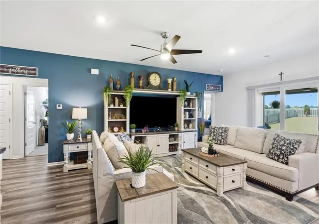 Photo 4 of Sale Pending at 716 Bentley Dr, Belton, MO 64012 | MLS# 2631287 | Listing updated on 2026-09-02