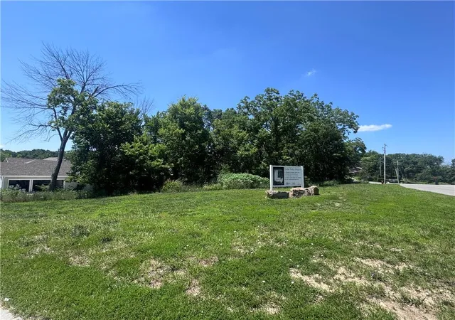 Photo 1 of Sale Pending at 1500 Sw Stonewall Dr, Oak Grove, MO 64075 | MLS# 2631297 | Listing updated on 2026-08-20