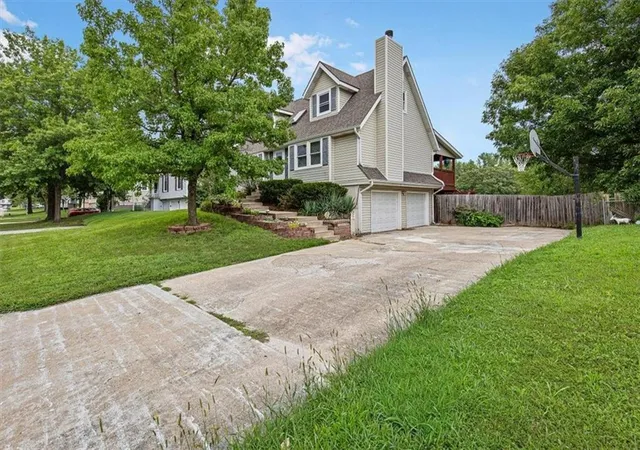 2nd image of 7005 Michael Ln, Pleasant Valley, MO 64068 | MLS# 2631302