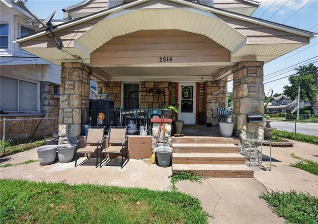 Photo 2 of Sale Pending at 2514 East 42nd St, Kansas City, MO 64130 | MLS# 2631306 | Listing updated on 2026-08-26