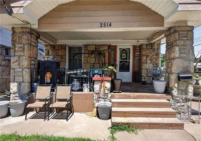 Photo 3 of Sale Pending at 2514 East 42nd St, Kansas City, MO 64130 | MLS# 2631306 | Listing updated on 2026-08-26