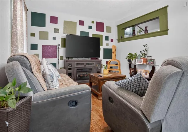 Photo 4 of Sale Pending at 2514 East 42nd St, Kansas City, MO 64130 | MLS# 2631306 | Listing updated on 2026-08-26
