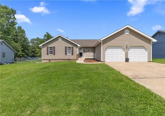 1st image of 404 Oakwood St, Harrisonville, MO 64701 | MLS# 2631310