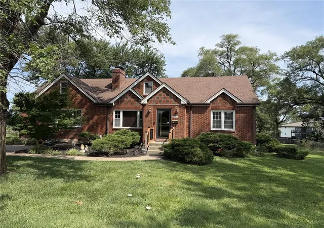 Photo 1 of Sale Pending at 10910 W 67 St, Shawnee, KS 66203 | MLS# 2631313 | Listing updated on 2026-09-29