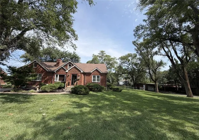 Photo 2 of Sale Pending at 10910 W 67 St, Shawnee, KS 66203 | MLS# 2631313 | Listing updated on 2026-09-29