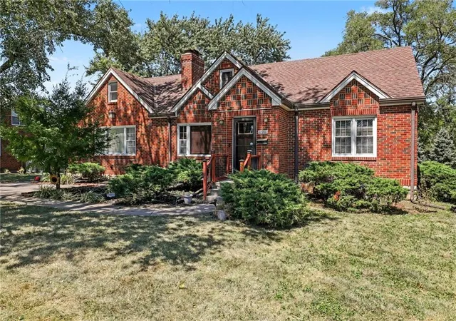Photo 3 of Sale Pending at 10910 W 67 St, Shawnee, KS 66203 | MLS# 2631313 | Listing updated on 2026-09-29