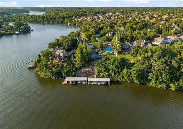 57th image of 1708 Ne Woodland Shores Ln, Lees Summit, MO 64086 | MLS# 2631319