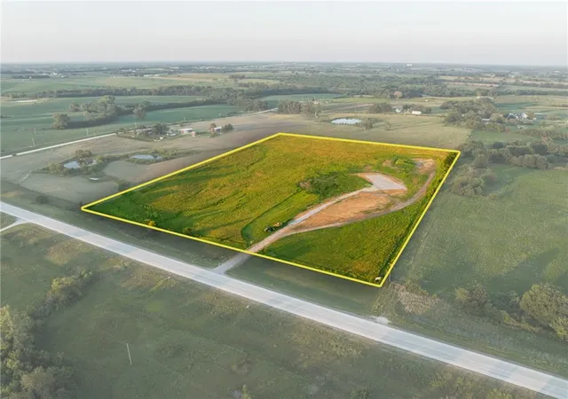 Photo 1 of Sale Pending at 5292 N 13 Highway, Hamilton, MO 64644 | MLS# 2631322 | Listing updated on 2026-09-04