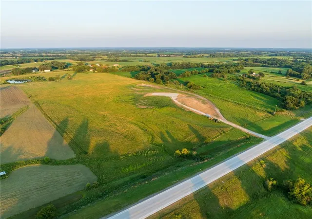 Photo 4 of Sale Pending at 5292 N 13 Highway, Hamilton, MO 64644 | MLS# 2631322 | Listing updated on 2026-09-04