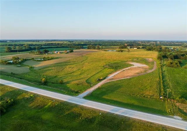 Photo 5 of Sale Pending at 5292 N 13 Highway, Hamilton, MO 64644 | MLS# 2631322 | Listing updated on 2026-09-04