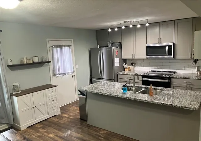 4th image of 1801 Ann Ave, Harrisonville, MO 64701 | MLS# 2631334