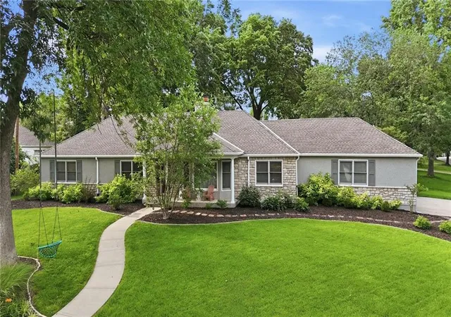 1st image of 9012 Cherokee Ln, Leawood, KS 66206 | MLS# 2631335