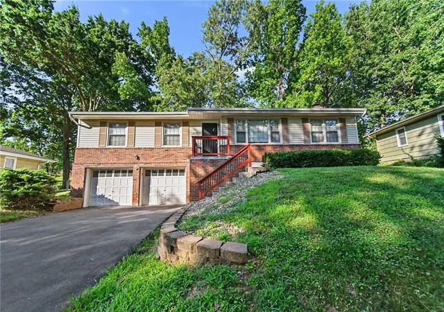 Photo 1 of Single family home for sale at 4630 Ne Gladstone Ave, Kansas City, MO 64117 | MLS# 2631336 | Listing updated on 2026-08-20