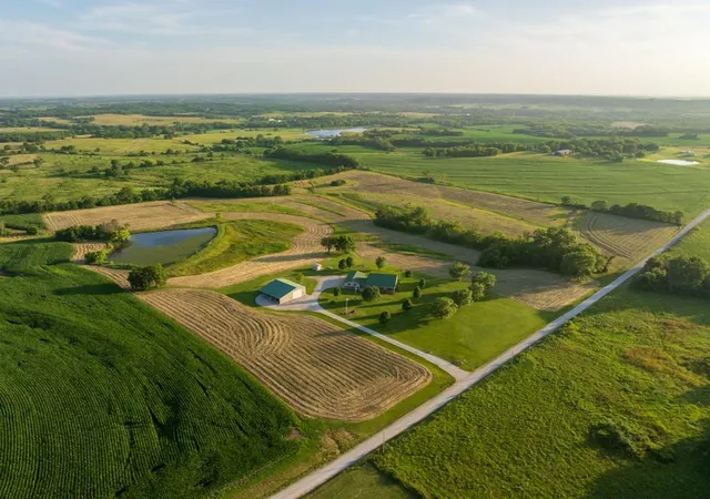 3rd image of 15807 Liv 312 Rd, Chillicothe, MO 64601 | MLS# 2631337