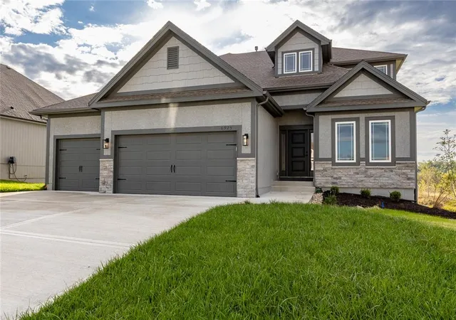 Photo 1 of Single family home for sale at 6925 Ne 102nd Street, Kansas City, MO 64156 | MLS# 2631344 | Listing updated on 2026-10-23