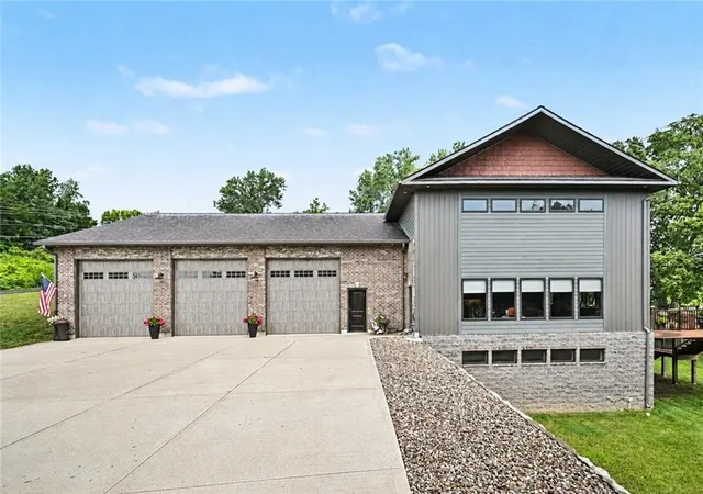 Single family home for sale at 300 SE 30th Street, Oak Grove, MO 64075 | MLS# 2631351