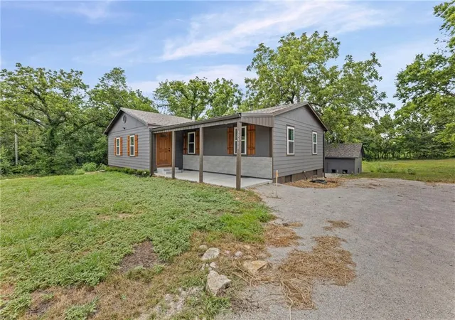 2nd image of 39580 John Brown Hwy, Osawatomie, KS 66064 | MLS# 2631355