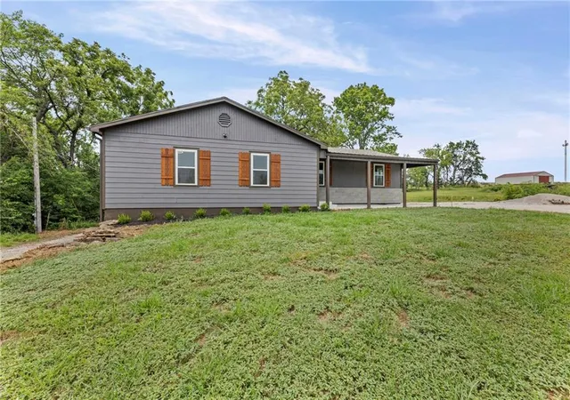 3rd image of 39580 John Brown Hwy, Osawatomie, KS 66064 | MLS# 2631355