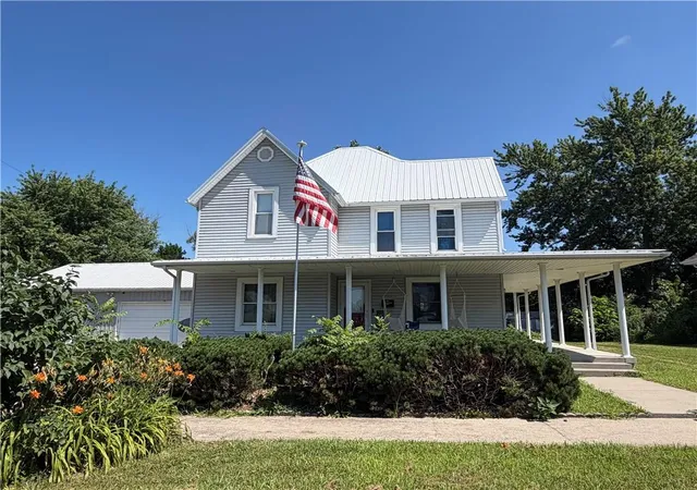 1st image of 1215 Clay St W, Chillicothe, MO 64601 | MLS# 2631359