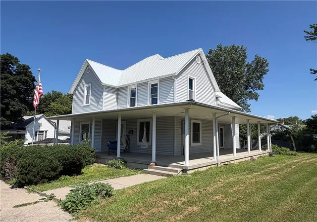 2nd image of 1215 Clay St W, Chillicothe, MO 64601 | MLS# 2631359