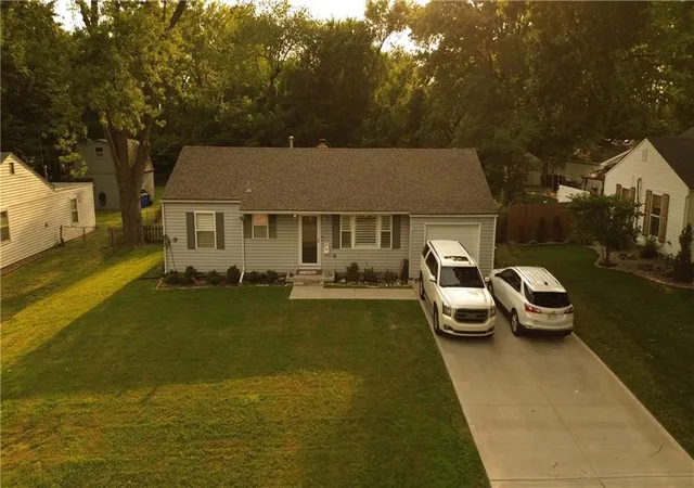2nd image of 5520 Barton Ln, Shawnee, KS 66203 | MLS# 2631377