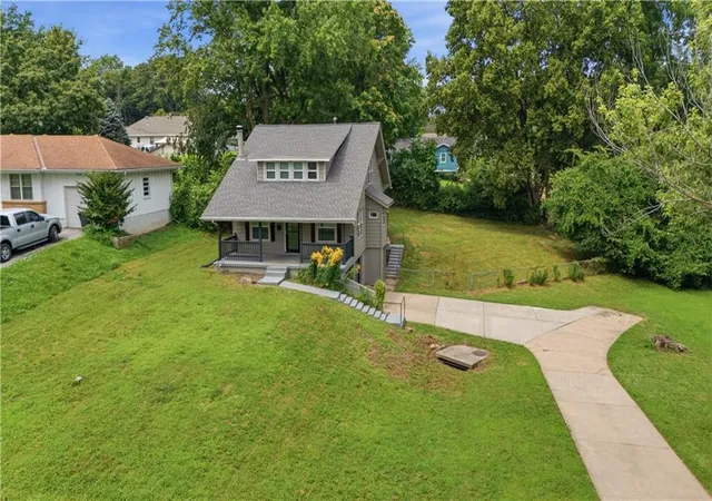 3rd image of 5308 Northern Ave, Raytown, MO 64133 | MLS# 2631379