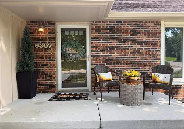 2nd image of 9307 Alden St, Lenexa, KS 66215 | MLS# 2631382