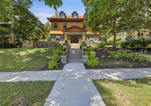 Photo 1 of Sale Pending at 3632 Campbell St, Kansas City, MO 64109 | MLS# 2631406 | Listing updated on 2026-08-20