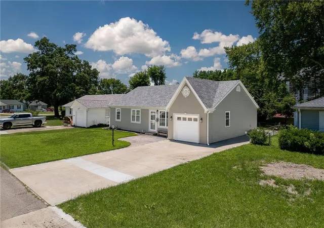 Photo 4 of Sale Pending at 1610 Brookside St, Saint Joseph, MO 64506 | MLS# 2631411 | Listing updated on 2026-08-04