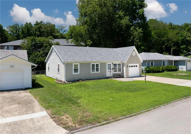 Photo 5 of Sale Pending at 1610 Brookside St, Saint Joseph, MO 64506 | MLS# 2631411 | Listing updated on 2026-08-04