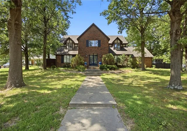 Photo 1 of Single family home for sale at 2204 S Taylor St, Pittsburg, KS 66762 | MLS# 2631416 | Listing updated on 2026-07-29