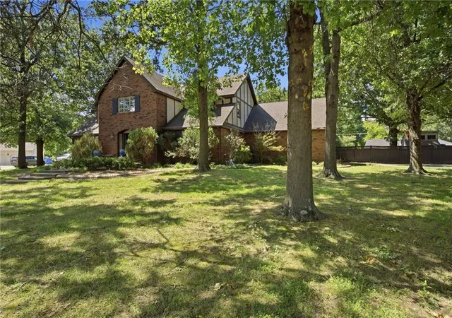 Photo 2 of Single family home for sale at 2204 S Taylor St, Pittsburg, KS 66762 | MLS# 2631416 | Listing updated on 2026-07-29