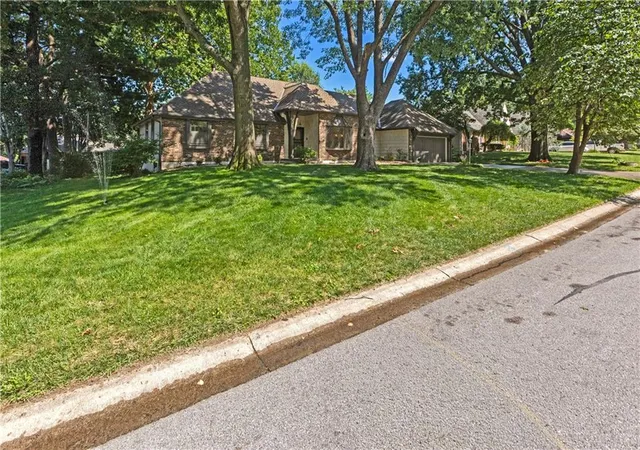 Photo 3 of Single family home for sale at 1208 Nw Fairway Cir, Blue Springs, MO 64014 | MLS# 2631424 | Listing updated on 2026-09-04