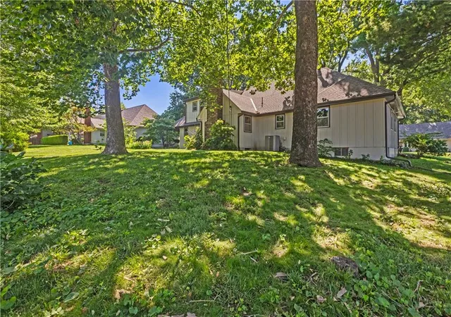 Photo 3 of Single family home for sale at 1208 NW Fairway Cir, Blue Springs, MO 64014 | MLS# 2631424 | Listing updated on 2026-09-04