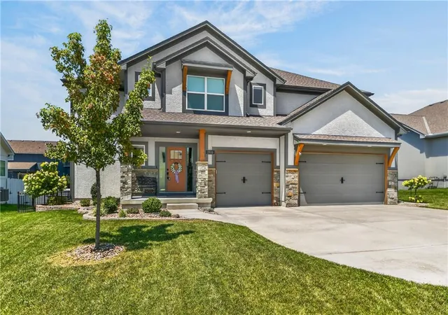 2nd image of 1910 Ne 113th Ter, Kansas City, MO 64155 | MLS# 2631428