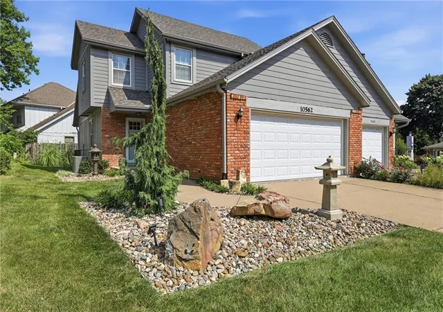 2nd image of 10562 Century Ln, Lenexa, KS 66215 | MLS# 2631440