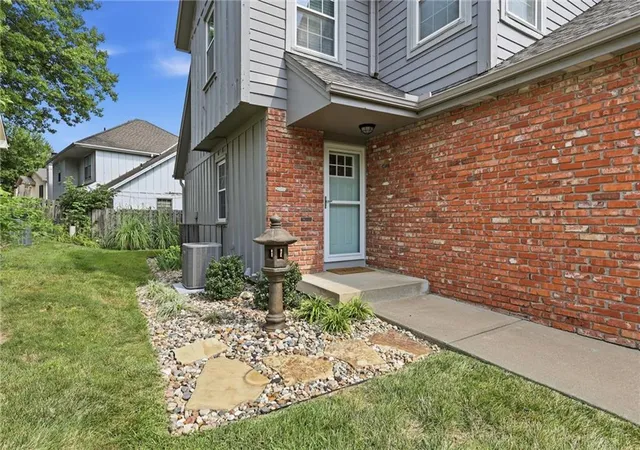 image of 10562 Century Ln, Lenexa, KS 66215 | MLS# 2631440