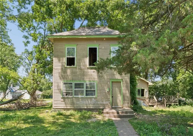 Homes for sale in Ottawa, KS | 703 E 4th St, Ottawa, KS 66067 | MLS# 2631441