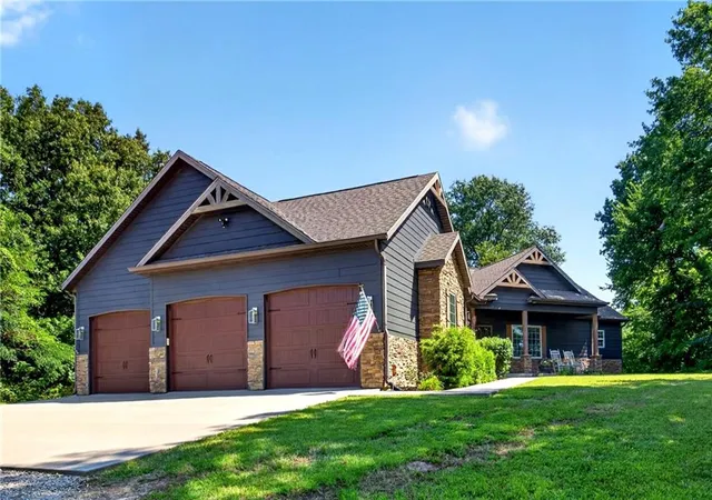3rd image of 3207 E 20Th St, Pittsburg, KS 66762 | MLS# 2631443
