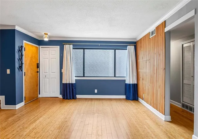 Listing Photo 4 - Condo for sale in building located at 4056 Warwick Blvd, Kansas City, MO 64111 - Unit #3