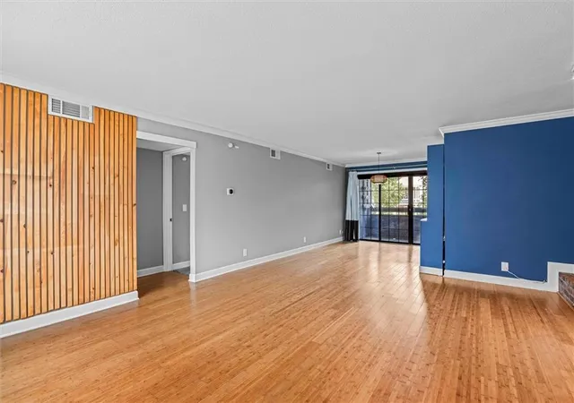 Listing Photo 5 - Condo for sale in building located at 4056 Warwick Blvd, Kansas City, MO 64111 - Unit #3