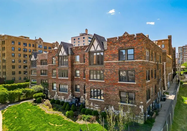 1st image of 700 W 48th St #202, Kansas City, MO 64112 | MLS# 2631450