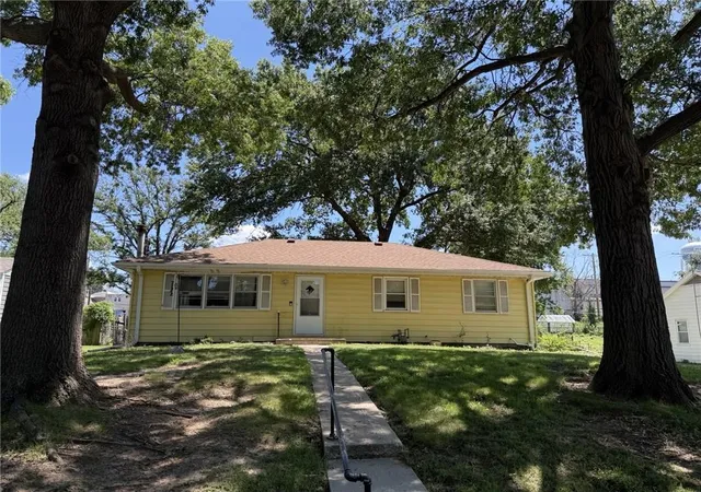 1st image of 7207 N Grand Ave, Kansas City, MO 64118 | MLS# 2631458