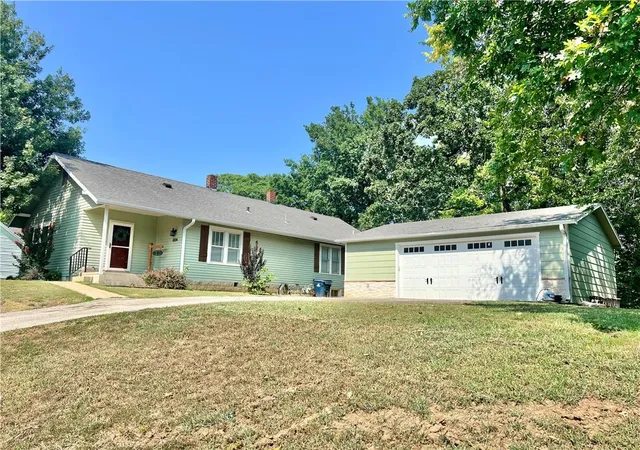 1st image of 1004 N 2nd St, Independence, KS 67301 | MLS# 2631459
