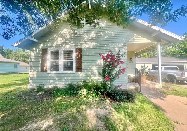 2nd image of 1004 N 2nd St, Independence, KS 67301 | MLS# 2631459