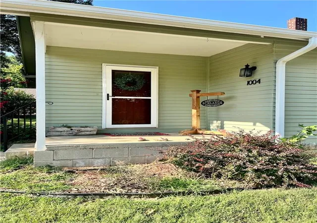 Photo 3 of Sale Pending at 1004 N 2nd Street, Independence, KS 67301 | MLS# 2631459 | Listing updated on 2026-08-11